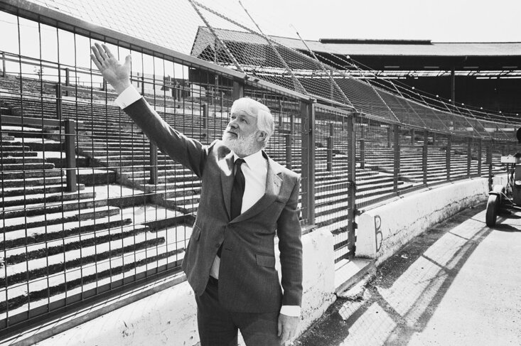 BATES SHOWS OFF HIS CONTROVERSIAL ELECTRIC FENCES AT CHELSEA