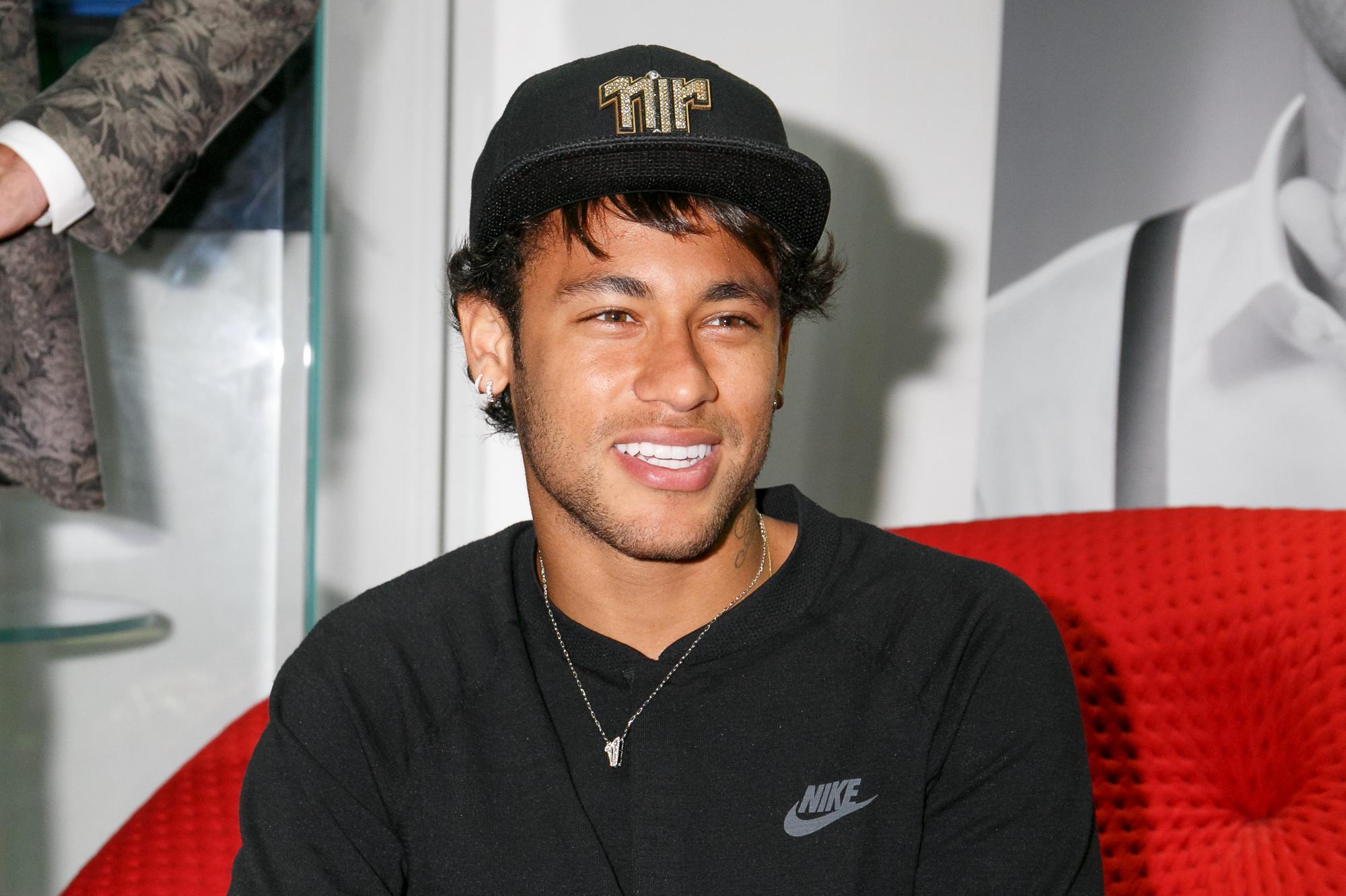 Neymar Jr РІ РєРµРїРєРµ