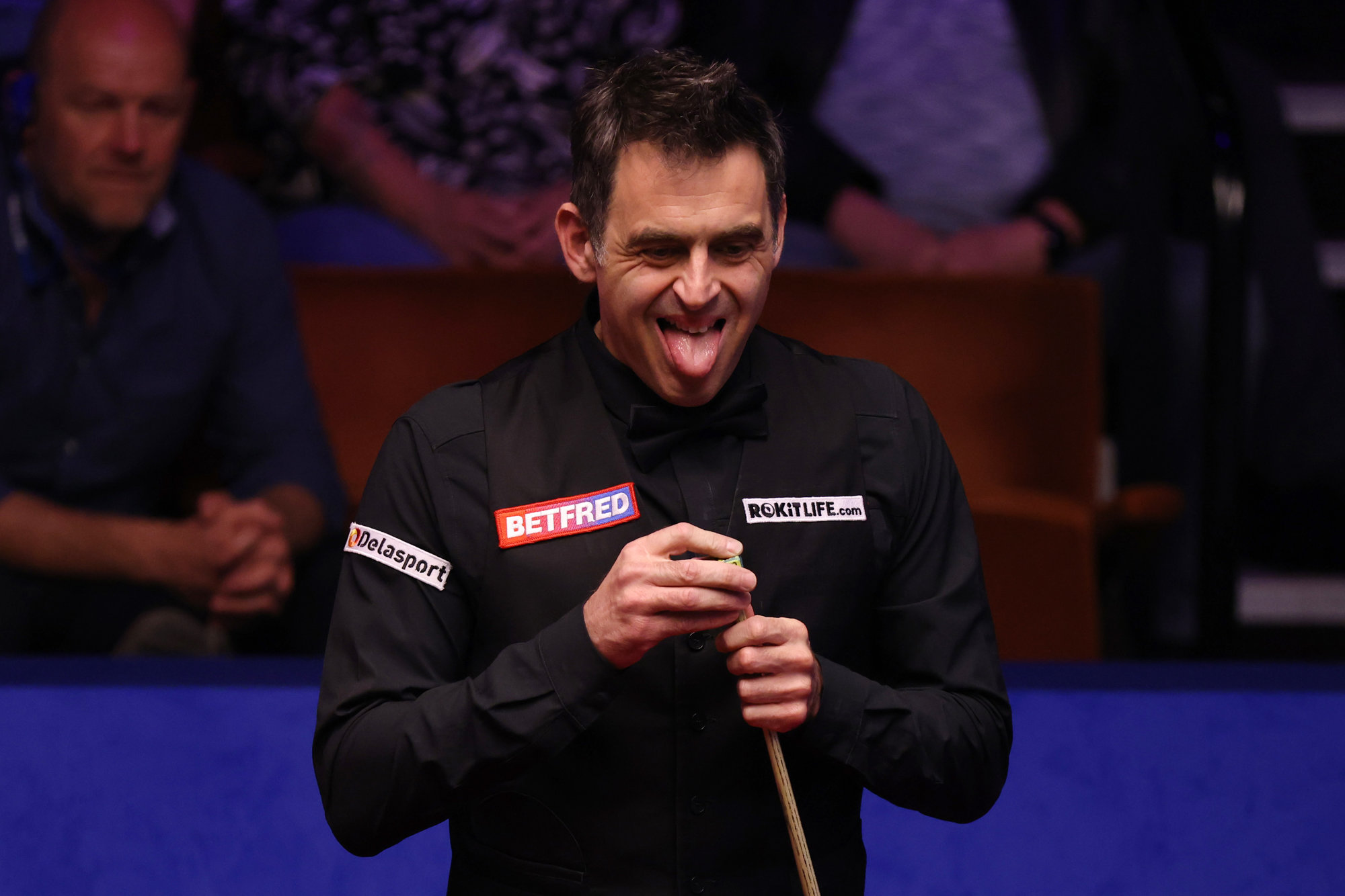 Ronnie O'Sullivan begins World Snooker Championship defence against Pang  Junxu