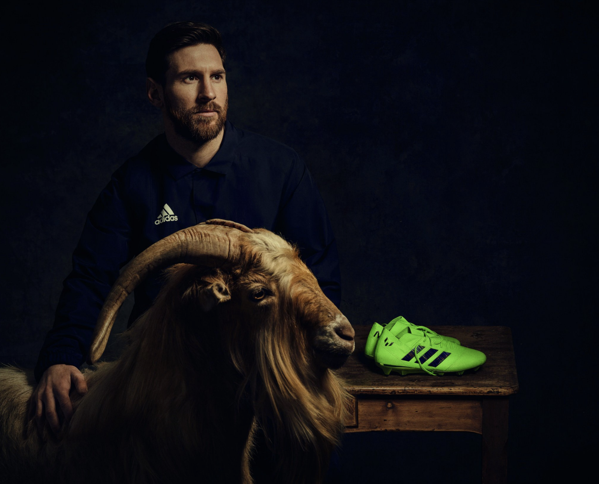 Goat football. Месси Goat. Leo Messi Goat. Месси и коза. Месси с козлом.