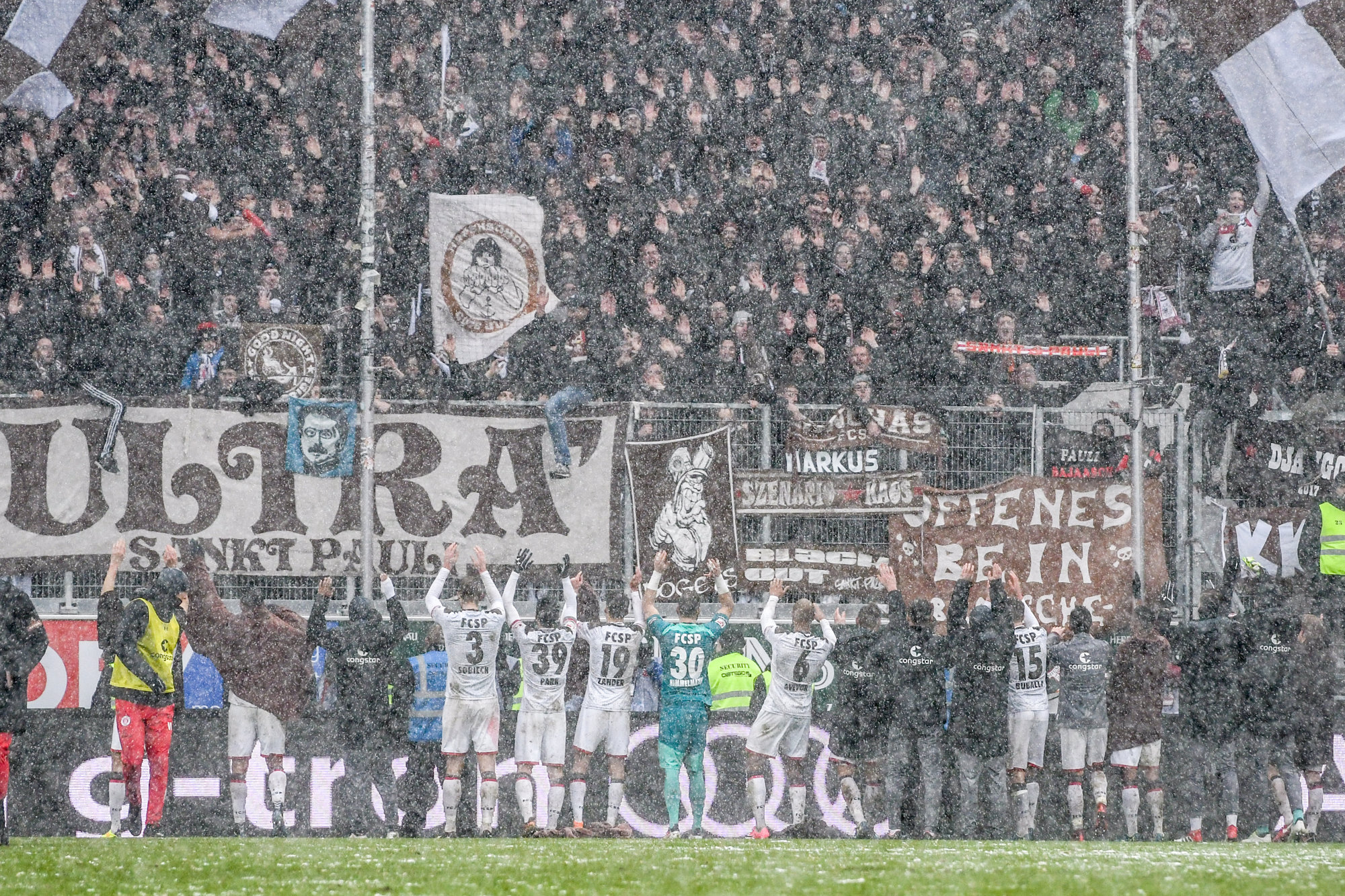 Effigies, Hooligans And Violence: The Madness Of HSV v St Pauli