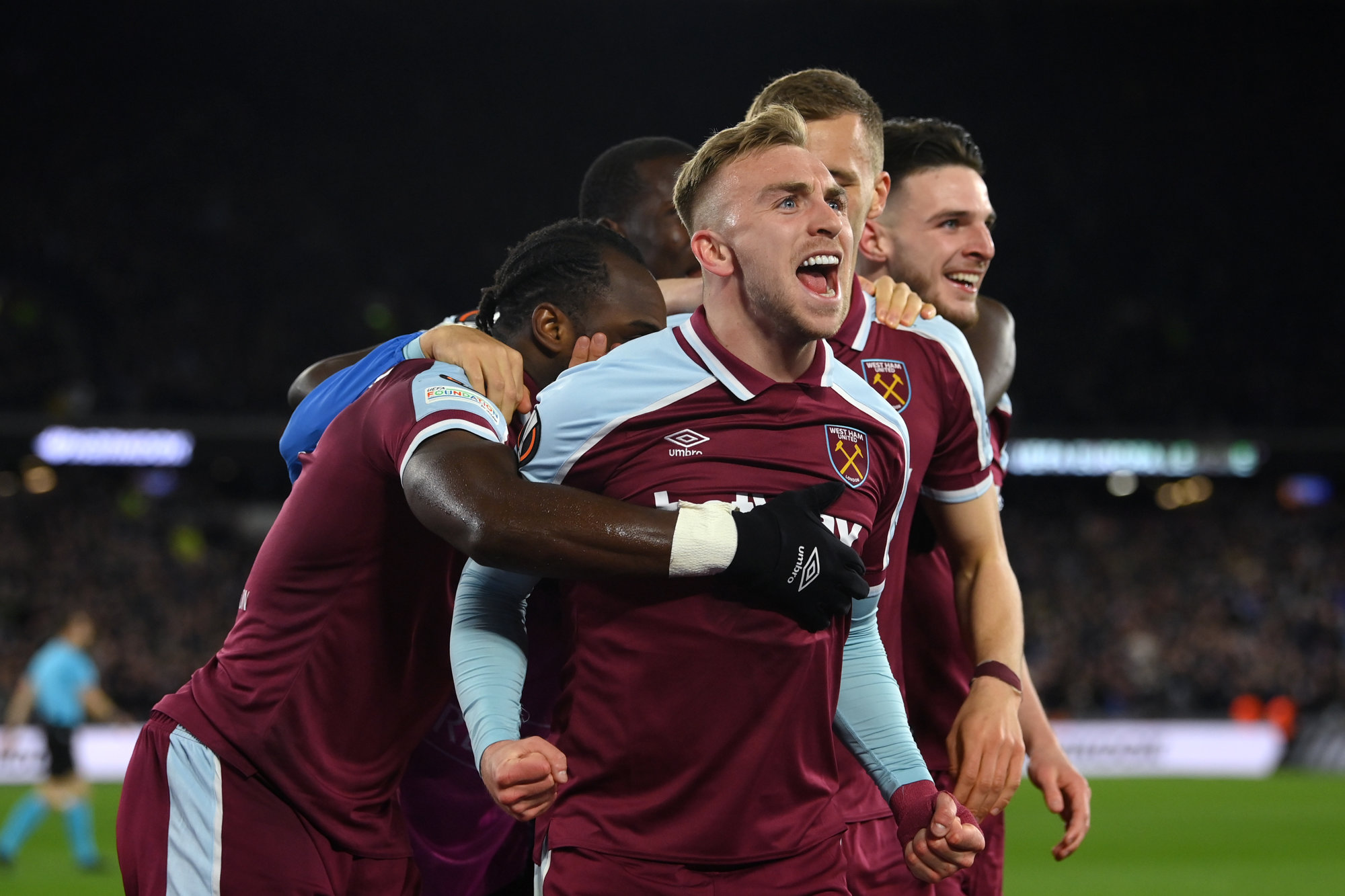 Ten Man West Ham Secure Dramatic Draw With Lyon After Controversial Red Card West Ham 1 1 Lyon 