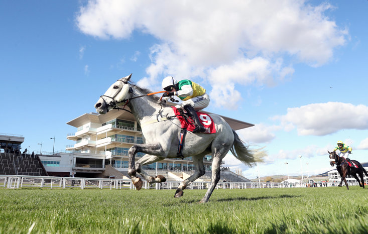 VINTAGE CLOUDS WINS ULTIMA HANDICAP CHASE